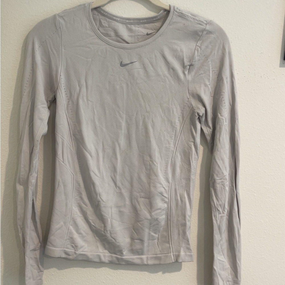 Nike Women's Gray Long Sleeve Top
